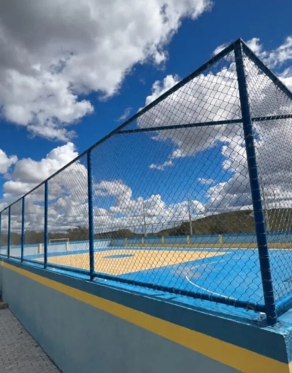 Comunidade rural Serra de Santana em Junco do Seridó ganha quadra poliesportiva